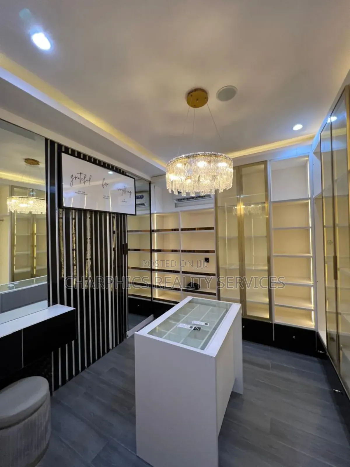 Furnished 3bdrm Apartment in Osapa london for sale in Osapa london