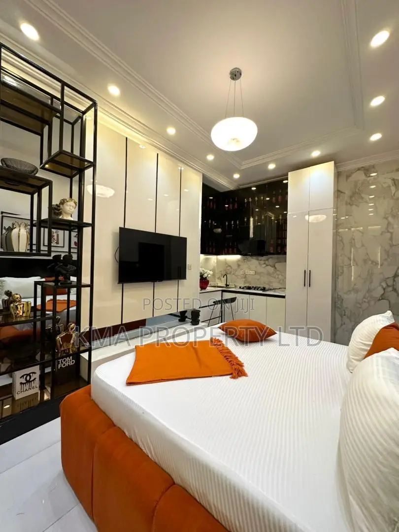 Luxurious Studio Apartment in Chevron