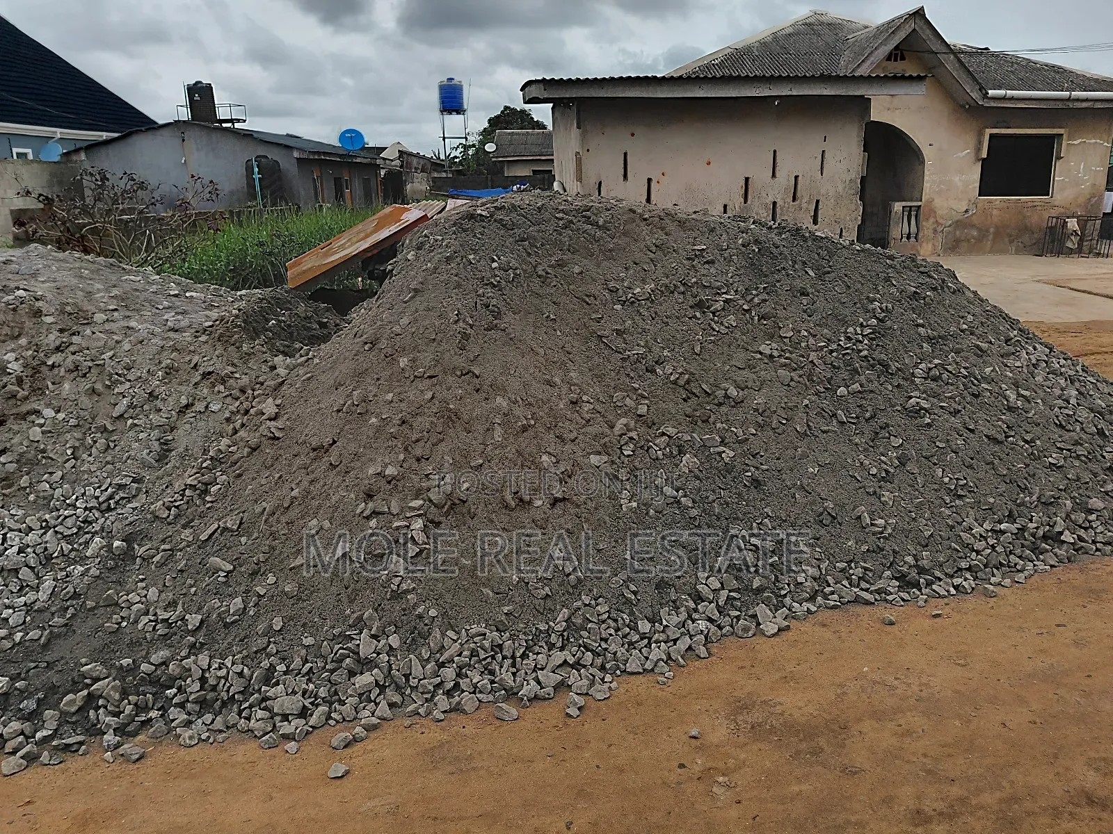 300sqm ( Half ) Plots Ijegun-Ijegemo Near Baptist Bustop Sale or Lease in Ijegun