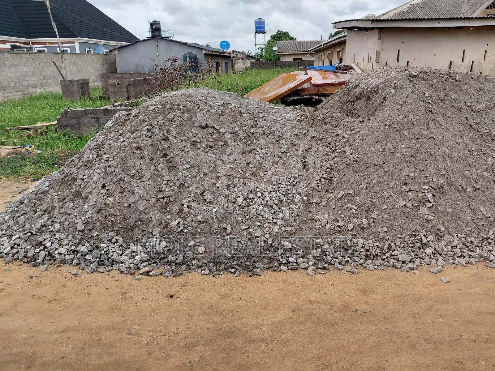 30ft / 120ft Plot Piled Dwarf Fenc Ijegun / Ijegemo New Expressway in Ijegun