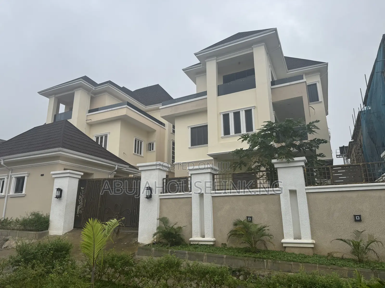 7bdrm Duplex in Guzape Main Abuja for sale in Guzape District