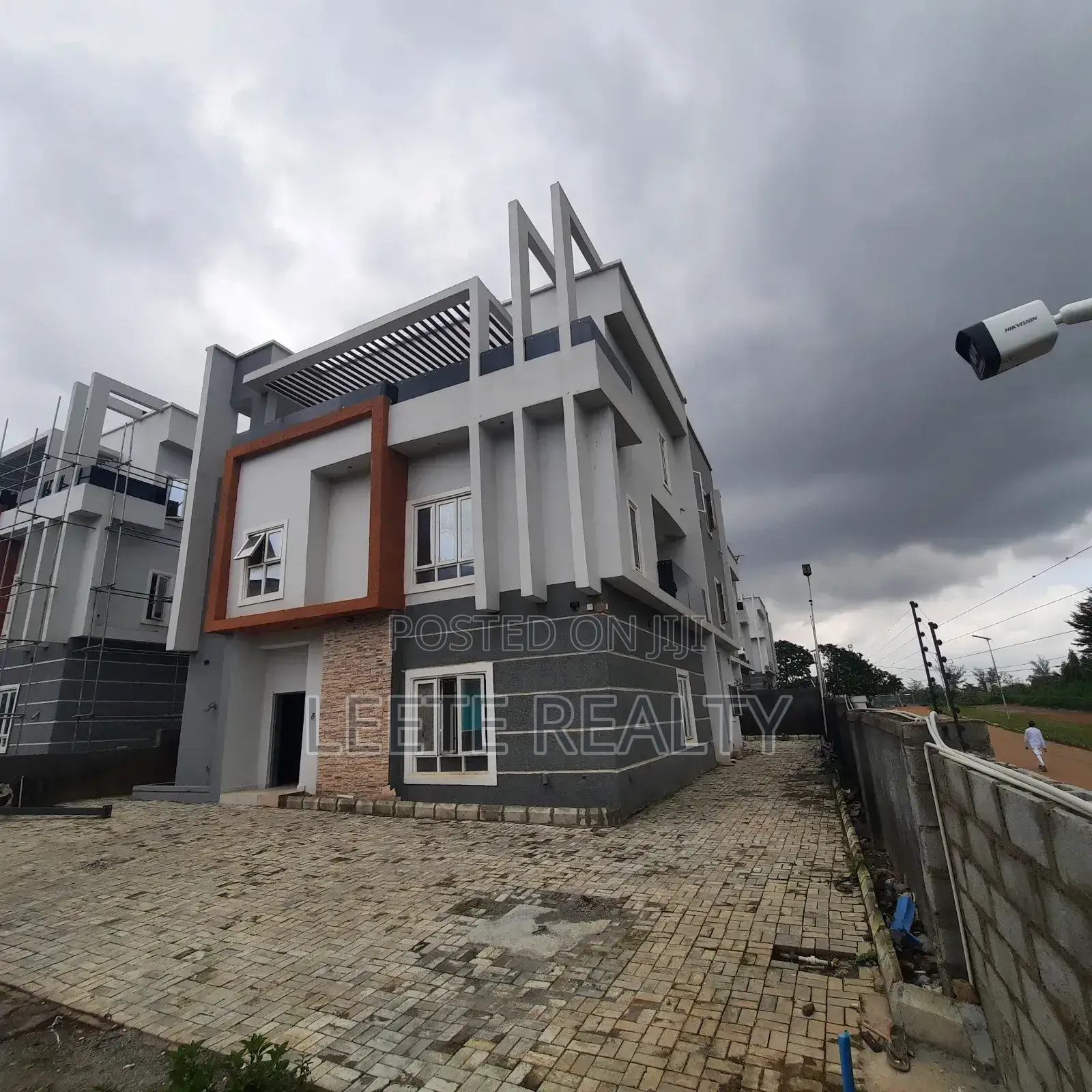 5bdrm Duplex in Kaura for sale in Kaura