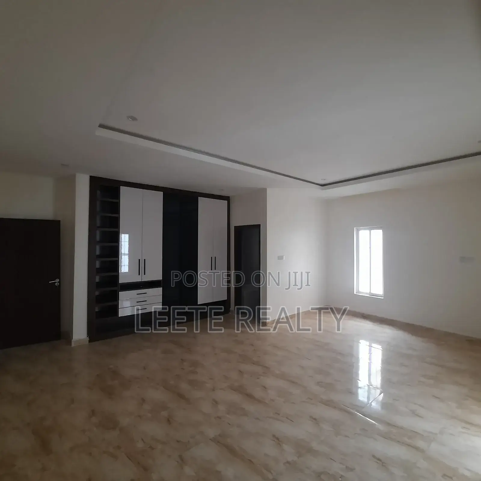 5bdrm Duplex in Kaura for sale in Kaura