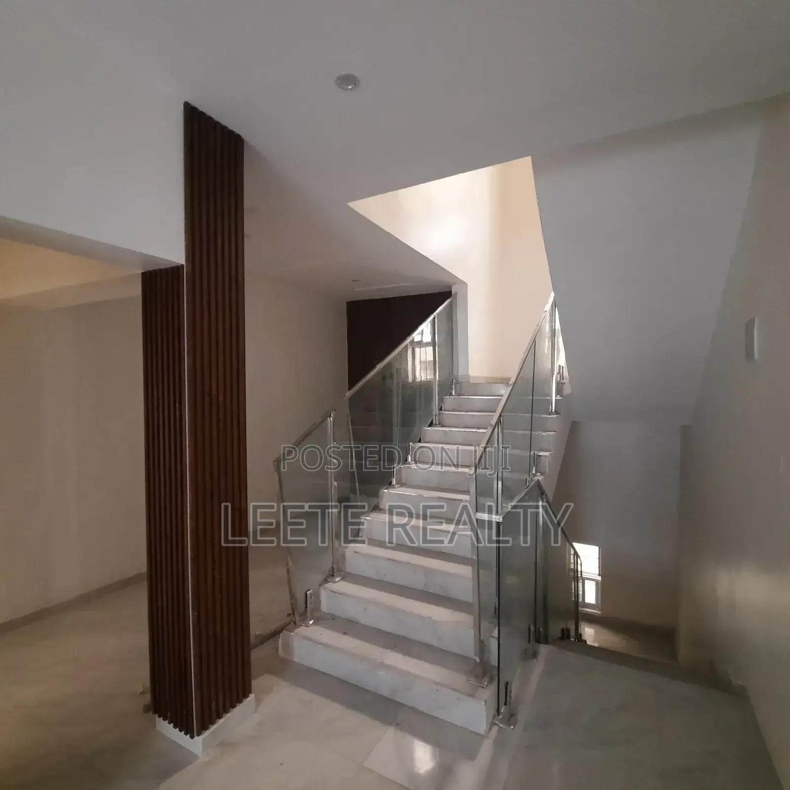 5bdrm Duplex in Kaura for sale in Kaura