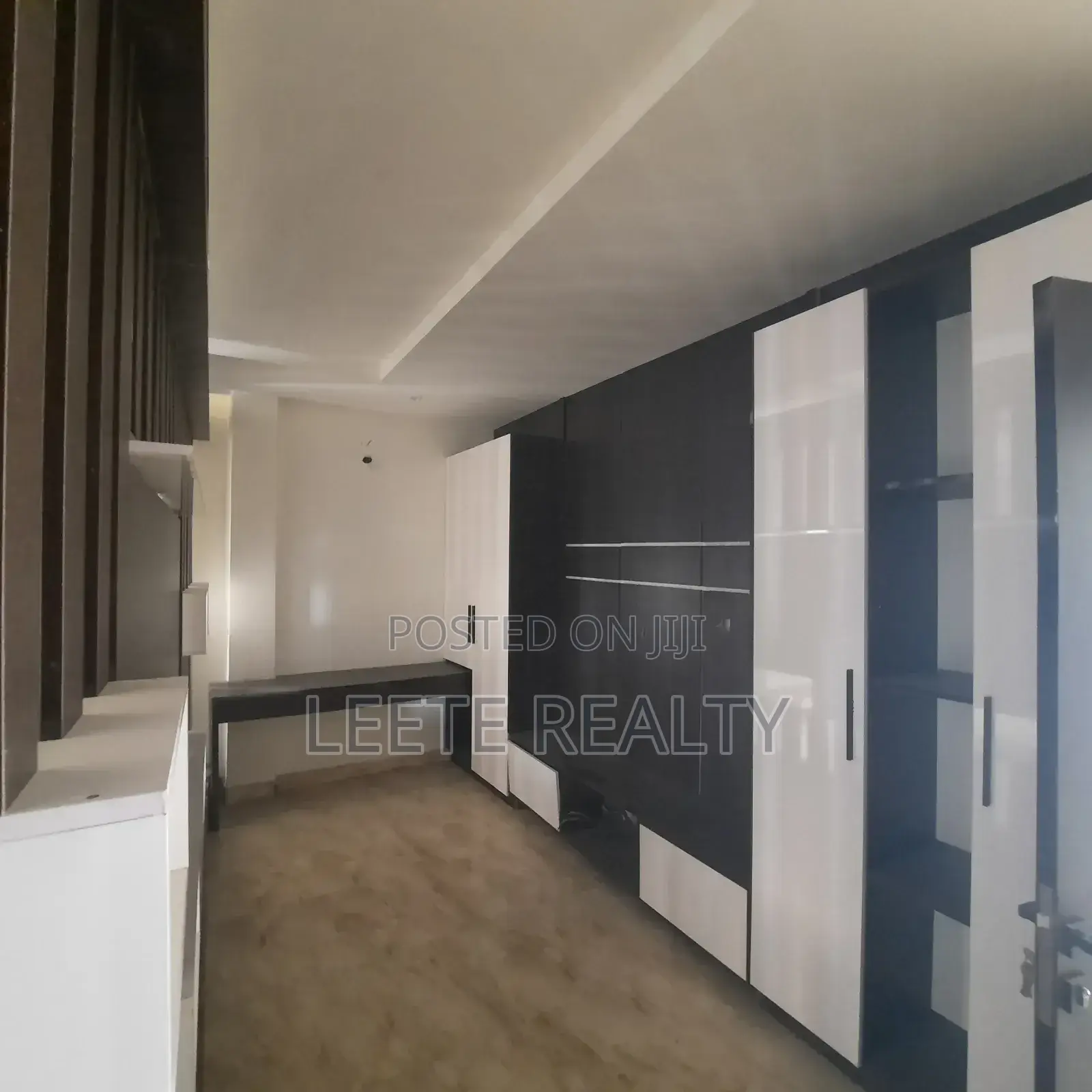 5bdrm Duplex in Kaura for sale in Kaura