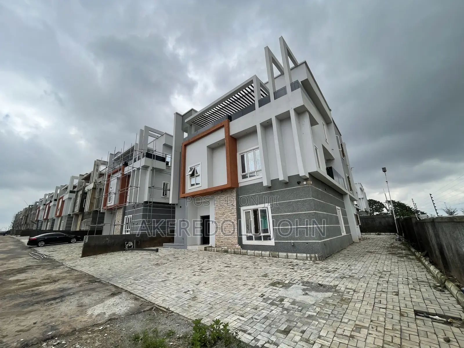 5bdrm Duplex in Kaura for sale in Kaura