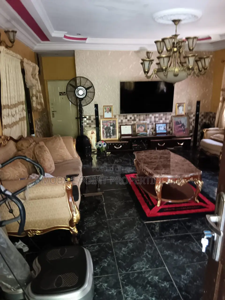 6bdrm Apartment in Apo Resettlement for sale in Apo Resettlement