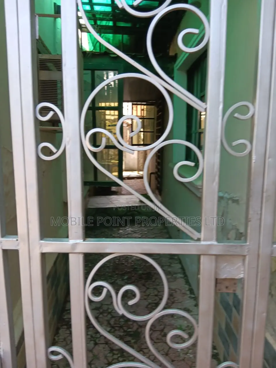 6bdrm Apartment in Apo Resettlement for sale in Apo Resettlement