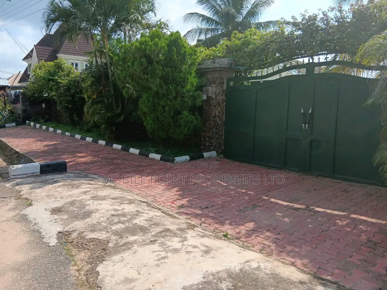 6bdrm Apartment in Apo Resettlement for sale in Apo Resettlement