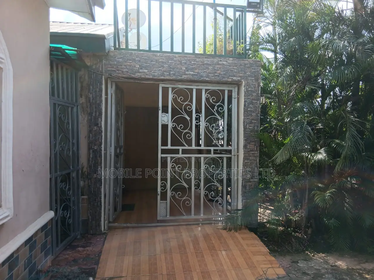 6bdrm Apartment in Apo Resettlement for sale in Apo Resettlement