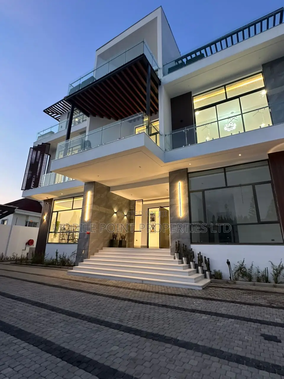 Furnished 8bdrm Mansion in Asokoro for sale in Asokoro
