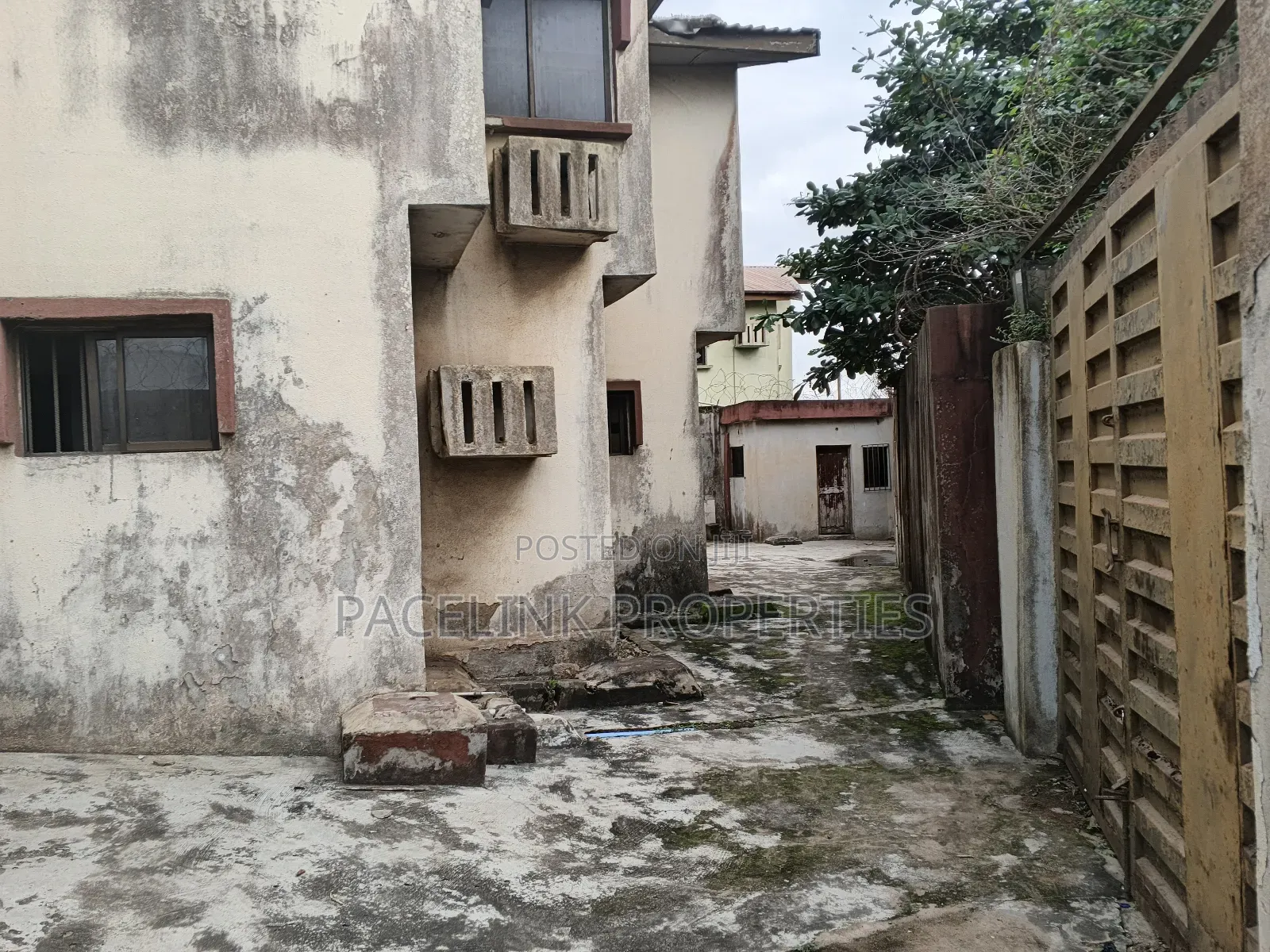 5bdrm Duplex in Ipaja / Ipaja for sale in Ipaja / Ipaja