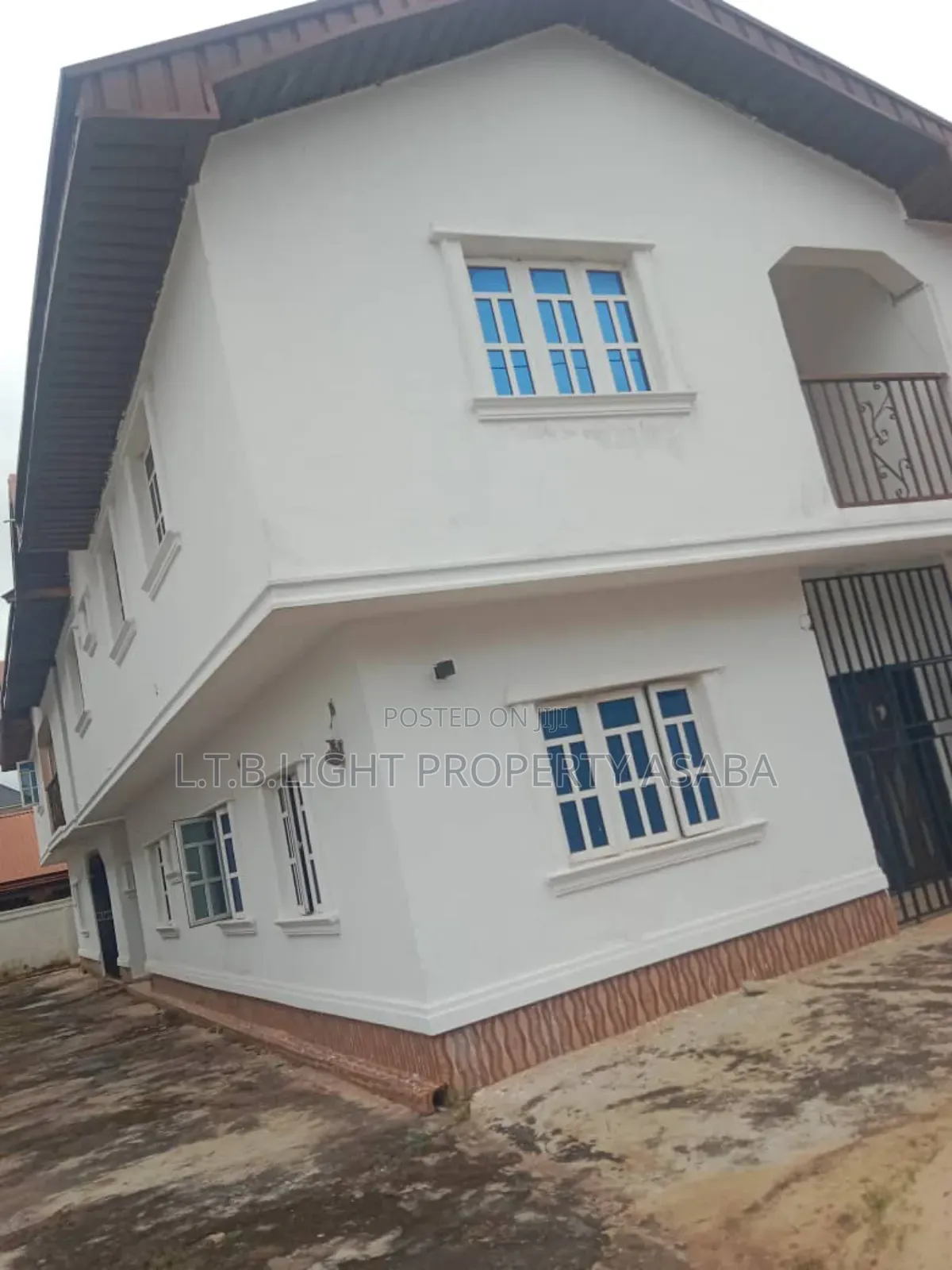 8bdrm Block of Flats in Redeem, Oshimili South for sale in Oshimili South