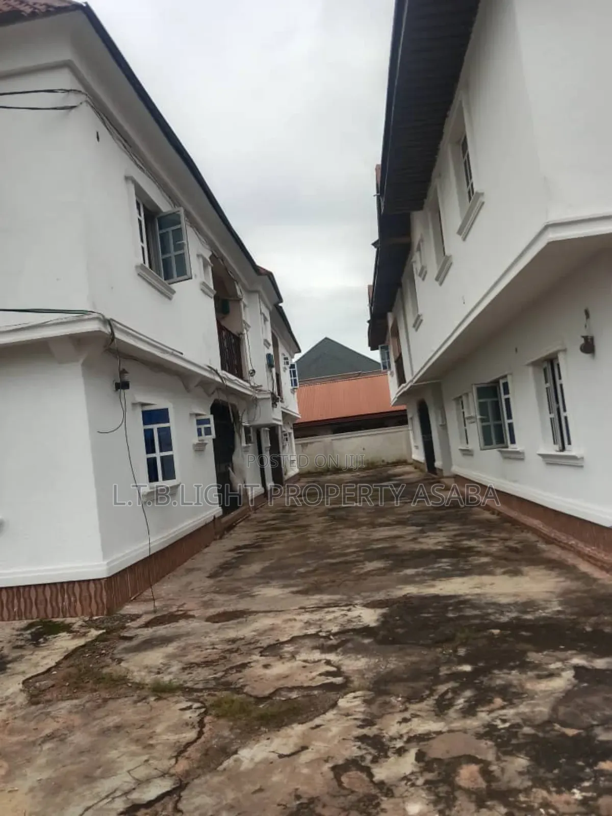 8bdrm Block of Flats in Redeem, Oshimili South for sale in Oshimili South