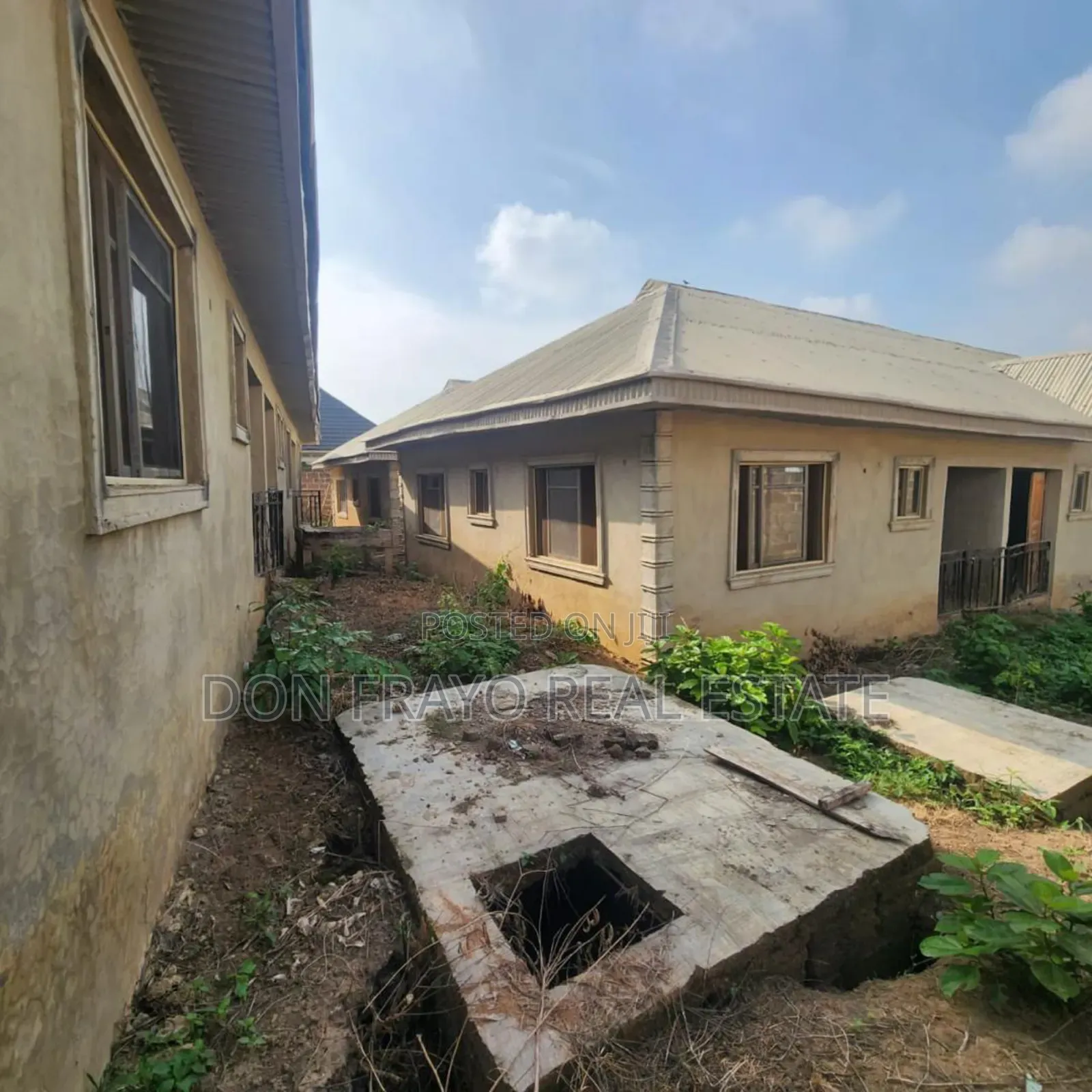 18bdrm Block of Flats in Kasumu Estate, Akala Express for sale in Akala Express