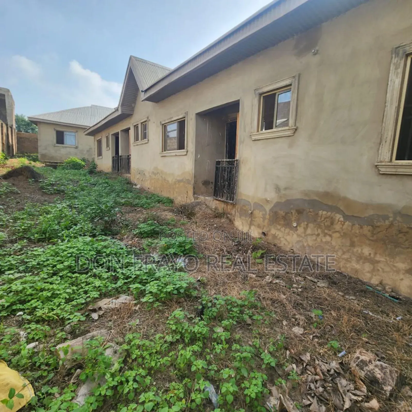 18bdrm Block of Flats in Kasumu Estate, Akala Express for sale in Akala Express