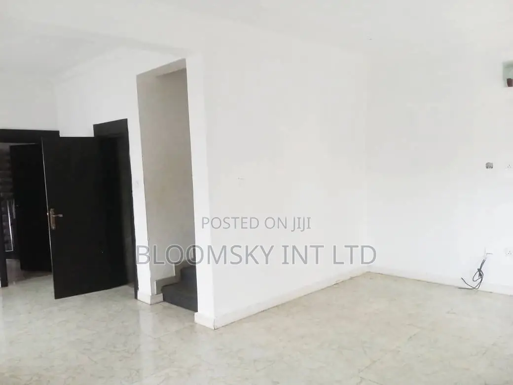 4bdrm Duplex in Ikate for sale in Ikate