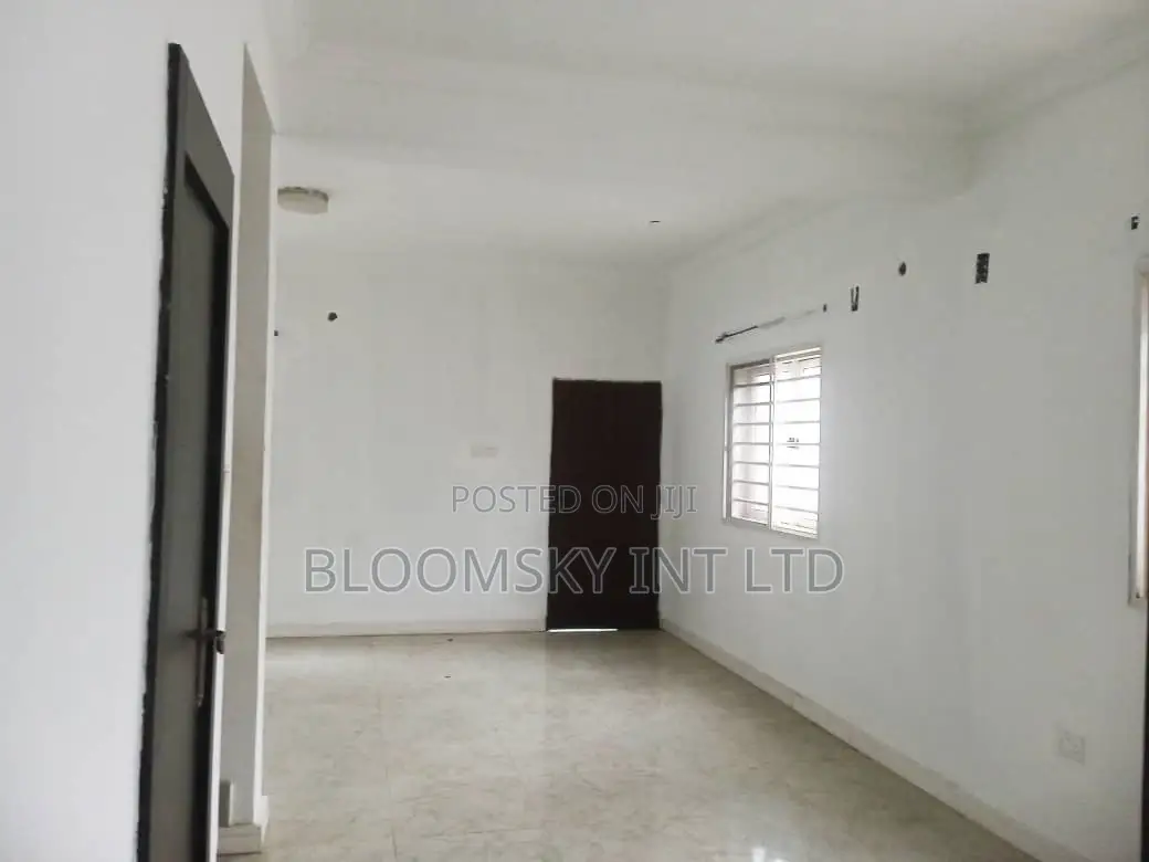 4bdrm Duplex in Ikate for sale in Ikate
