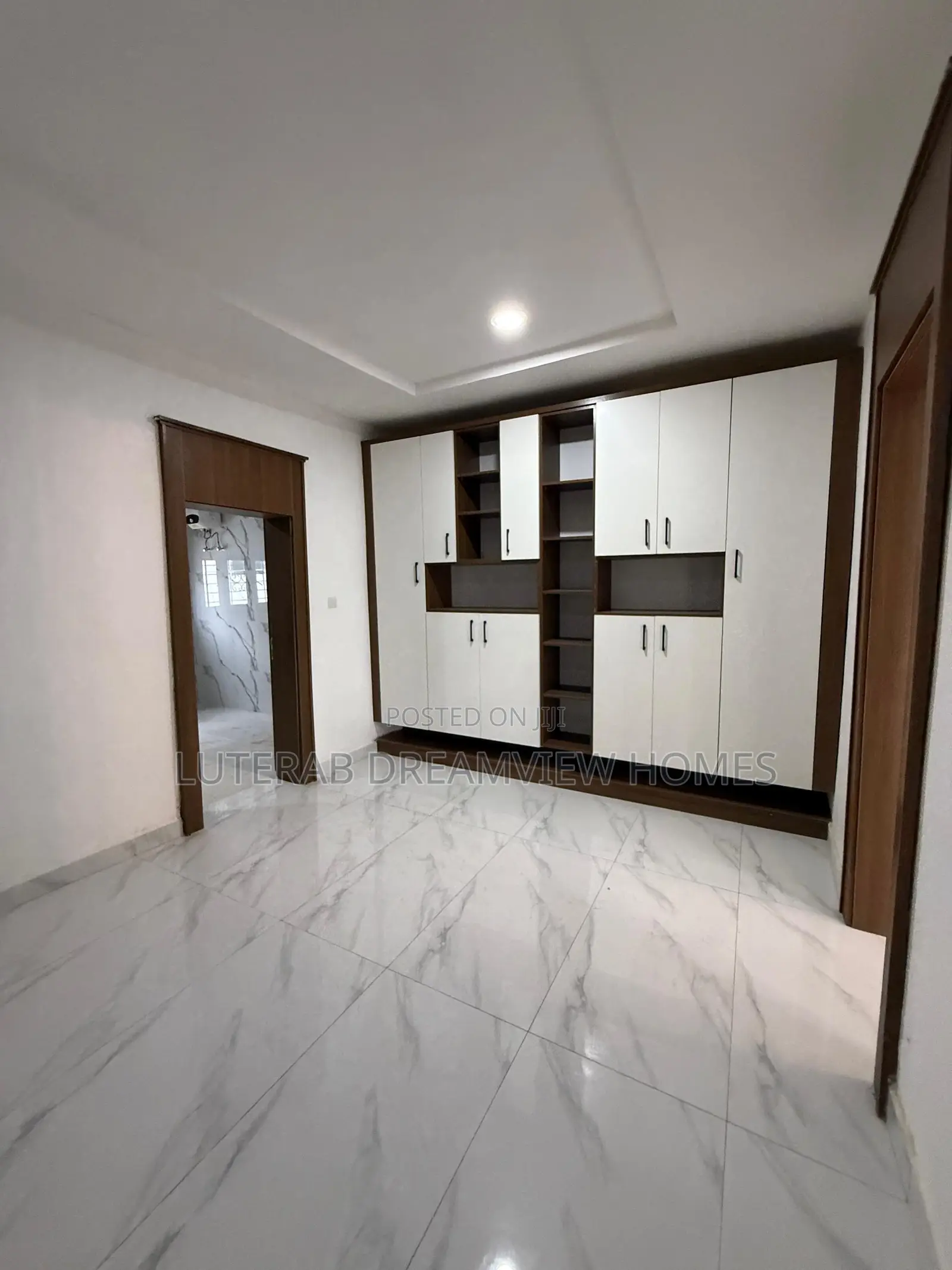 7bdrm Duplex in Kaura for sale in Kaura