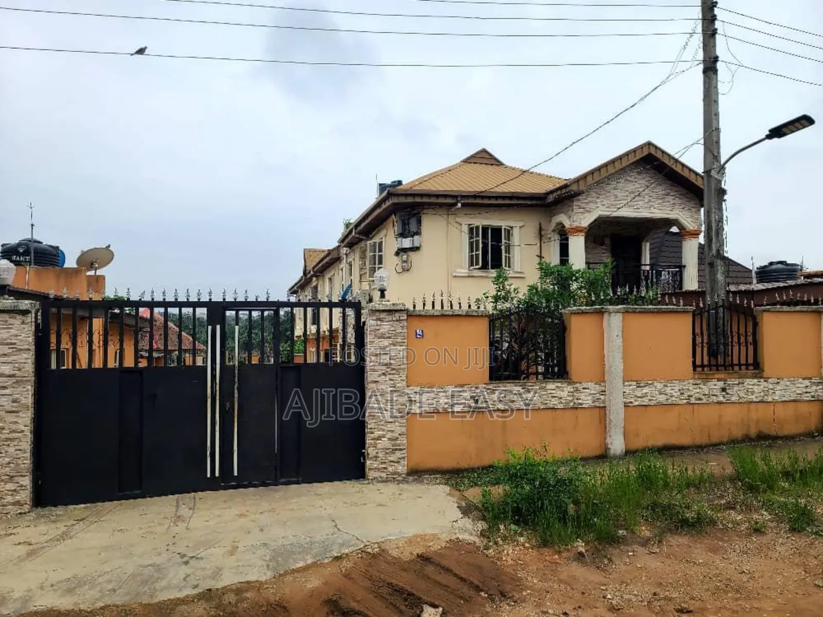 10bdrm Block of Flats in Ayobo for sale in Ayobo