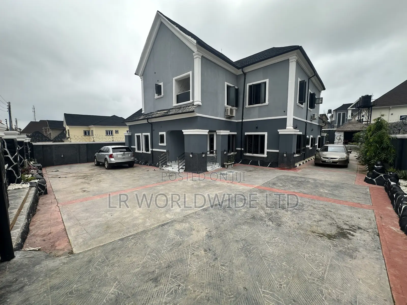 4bdrm Duplex in Lugbe District for sale in Lugbe District