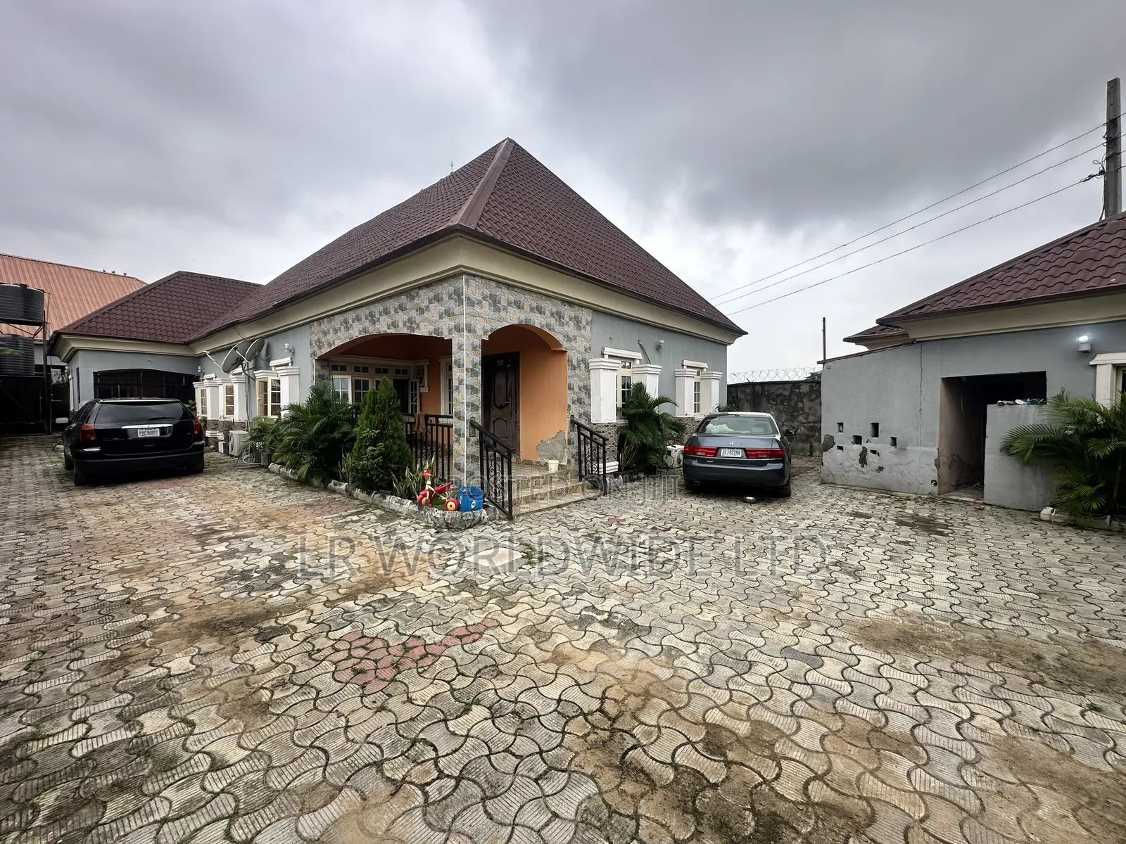 5bdrm Bungalow in FHA for sale in FHA