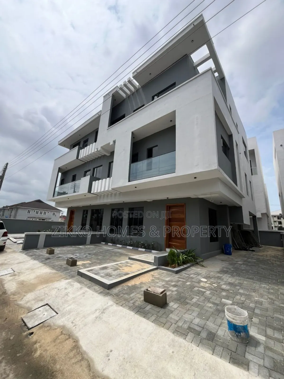 4bdrm Duplex in Osapa London, Lekki for sale in Lekki