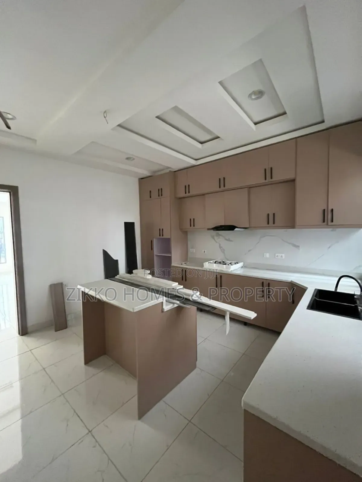 4bdrm Duplex in Osapa London, Lekki for sale in Lekki