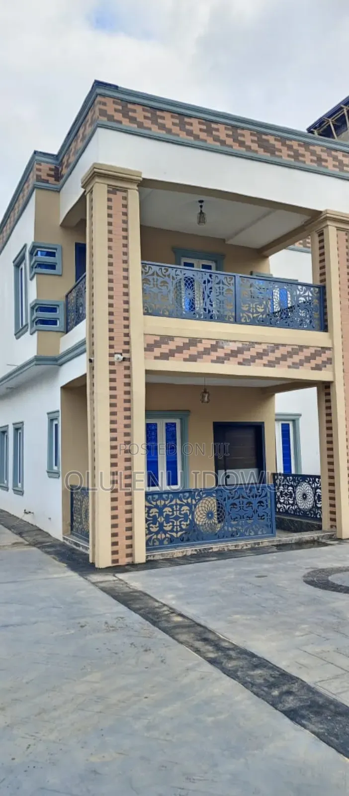 Furnished 4bdrm Duplex in Estate Cement for sale in Cement