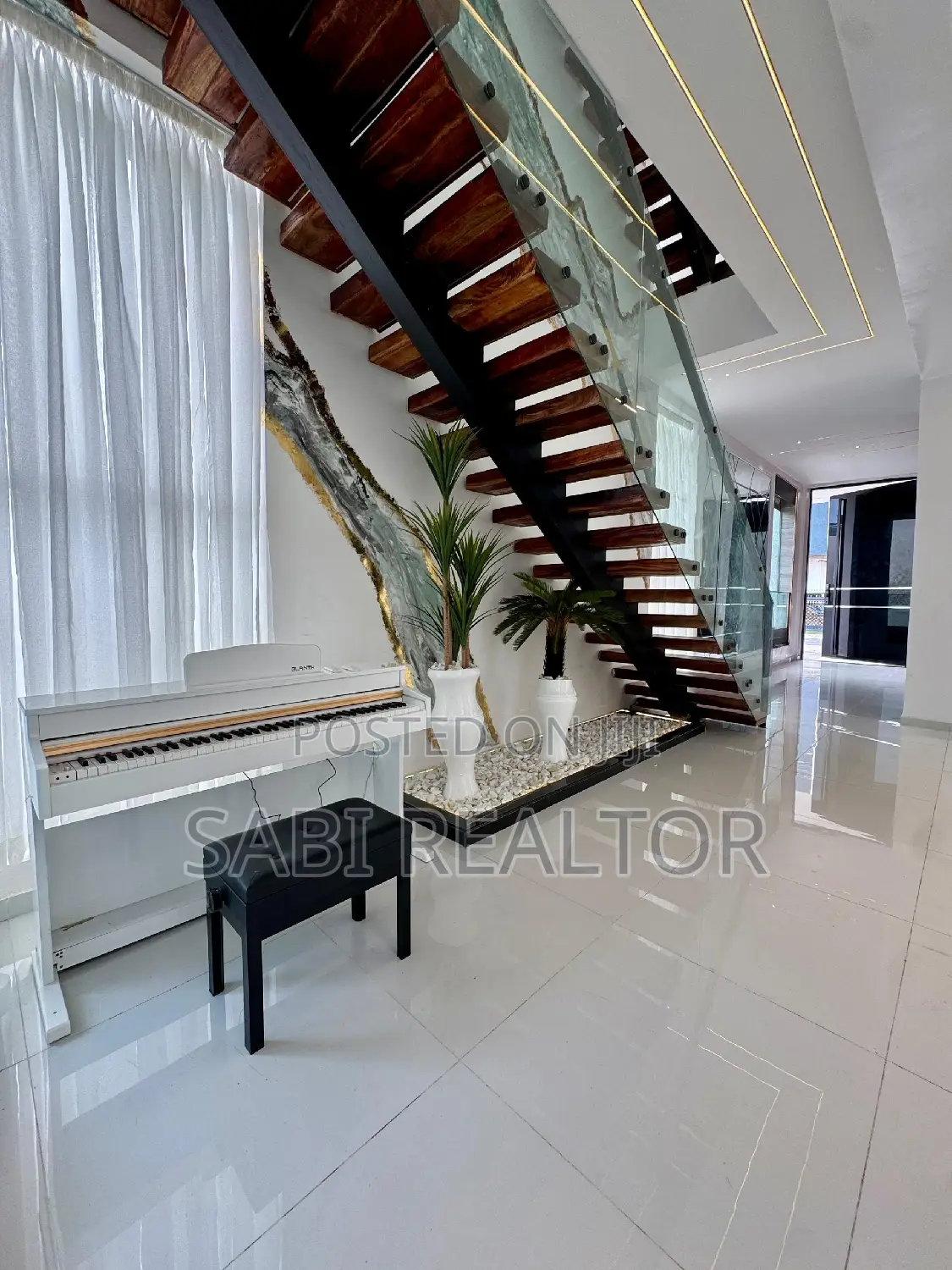 Furnished 5bdrm Duplex in Ikate for sale in Ikate