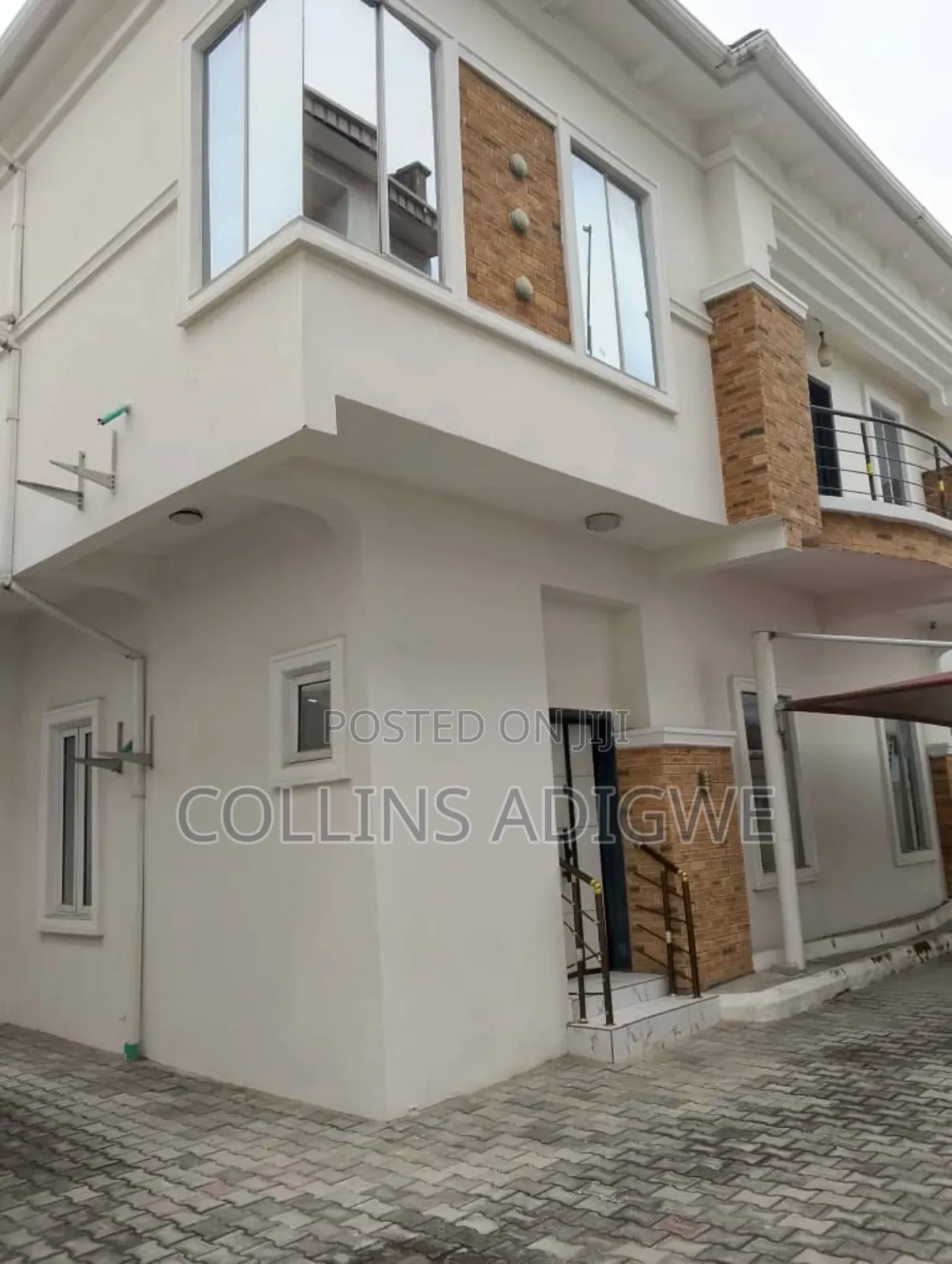 5bdrm Duplex in Orchid Road Chevron for sale in Chevron