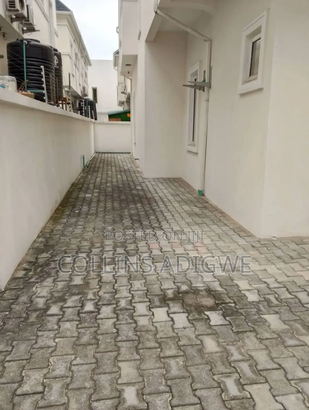 5bdrm Duplex in Orchid Road Chevron for sale in Chevron