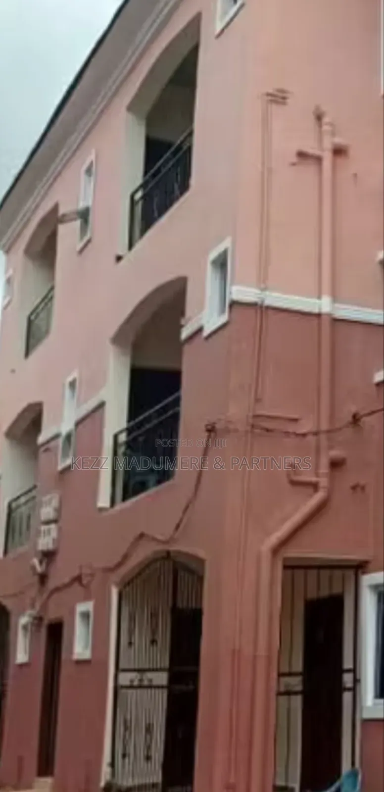 6bdrm Block of Flats in Uratta Road Mcc for sale in Owerri