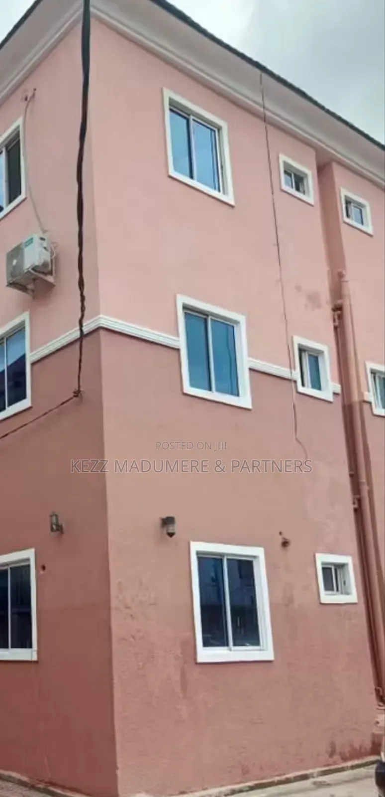 6bdrm Block of Flats in Uratta Road Mcc for sale in Owerri