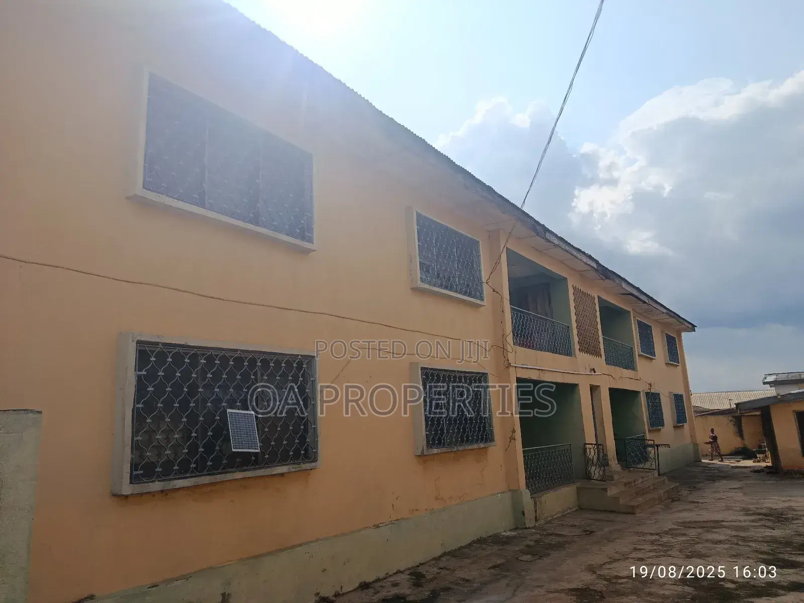 16bdrm Block of Flats in Farayola Bodija, Ibadan for sale in Ibadan