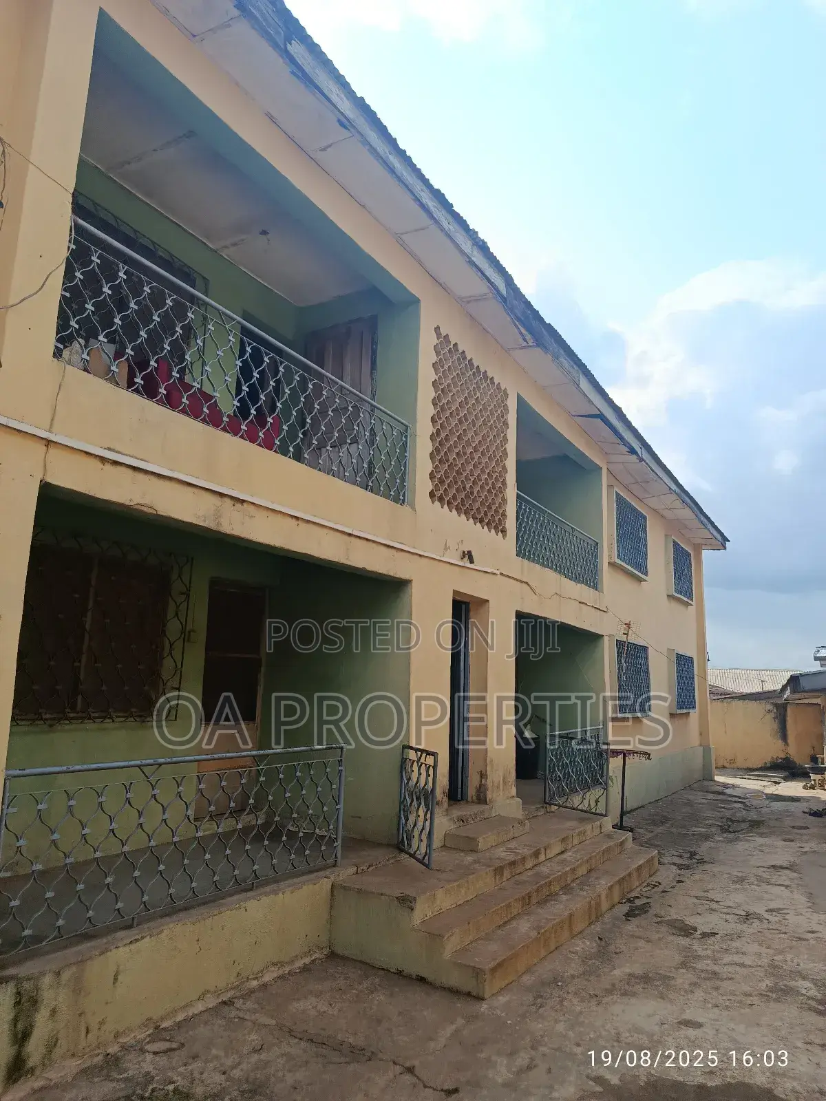 16bdrm Block of Flats in Farayola Bodija, Ibadan for sale in Ibadan