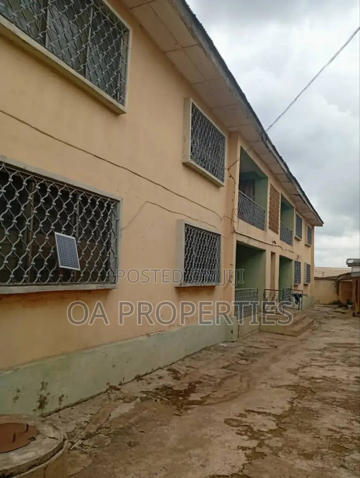 16bdrm Block of Flats in Farayola Bodija, Ibadan for sale in Ibadan