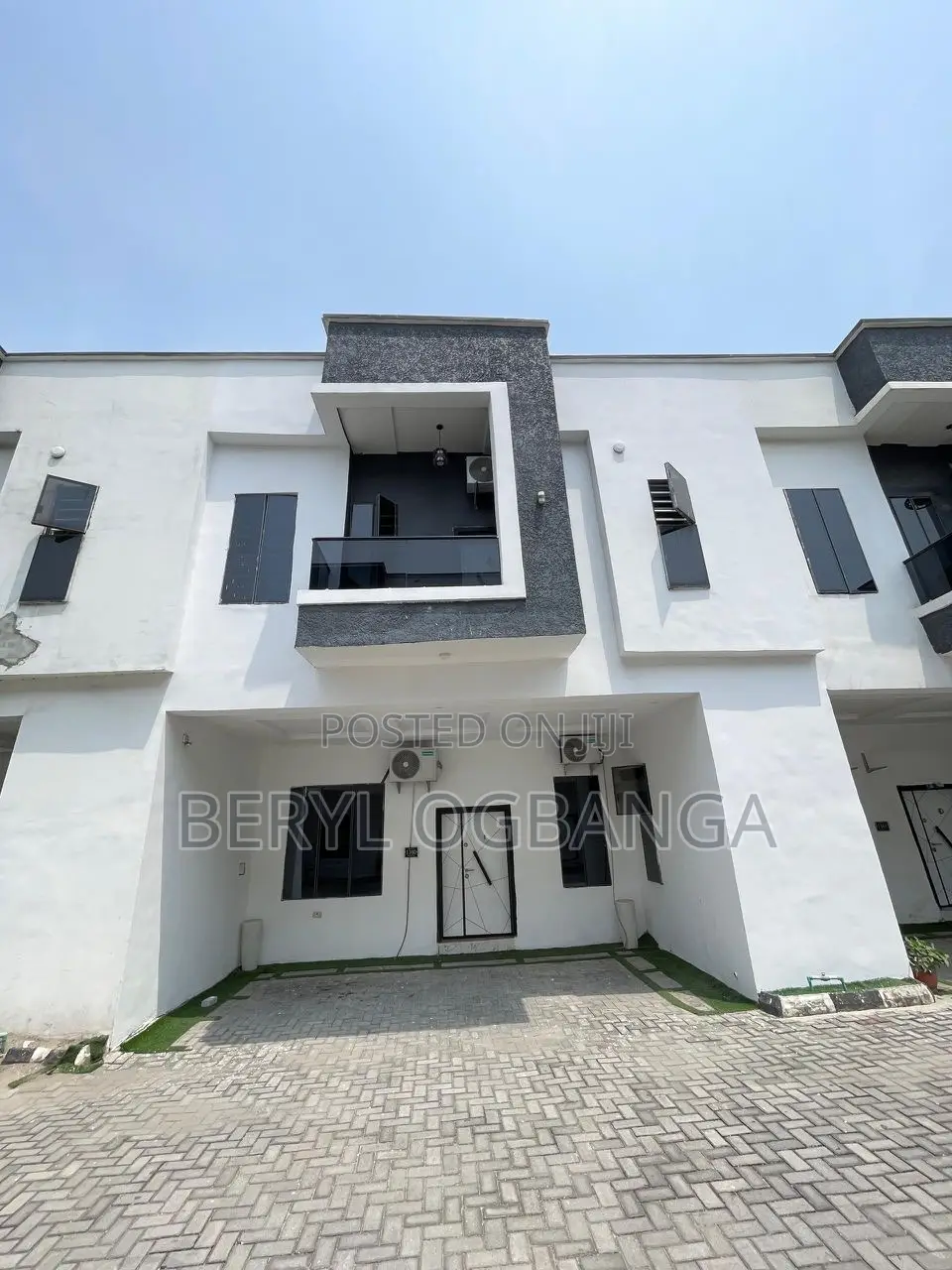 24hrs Light,Pool and Gym - Weekly Room in Lekki Phase 2