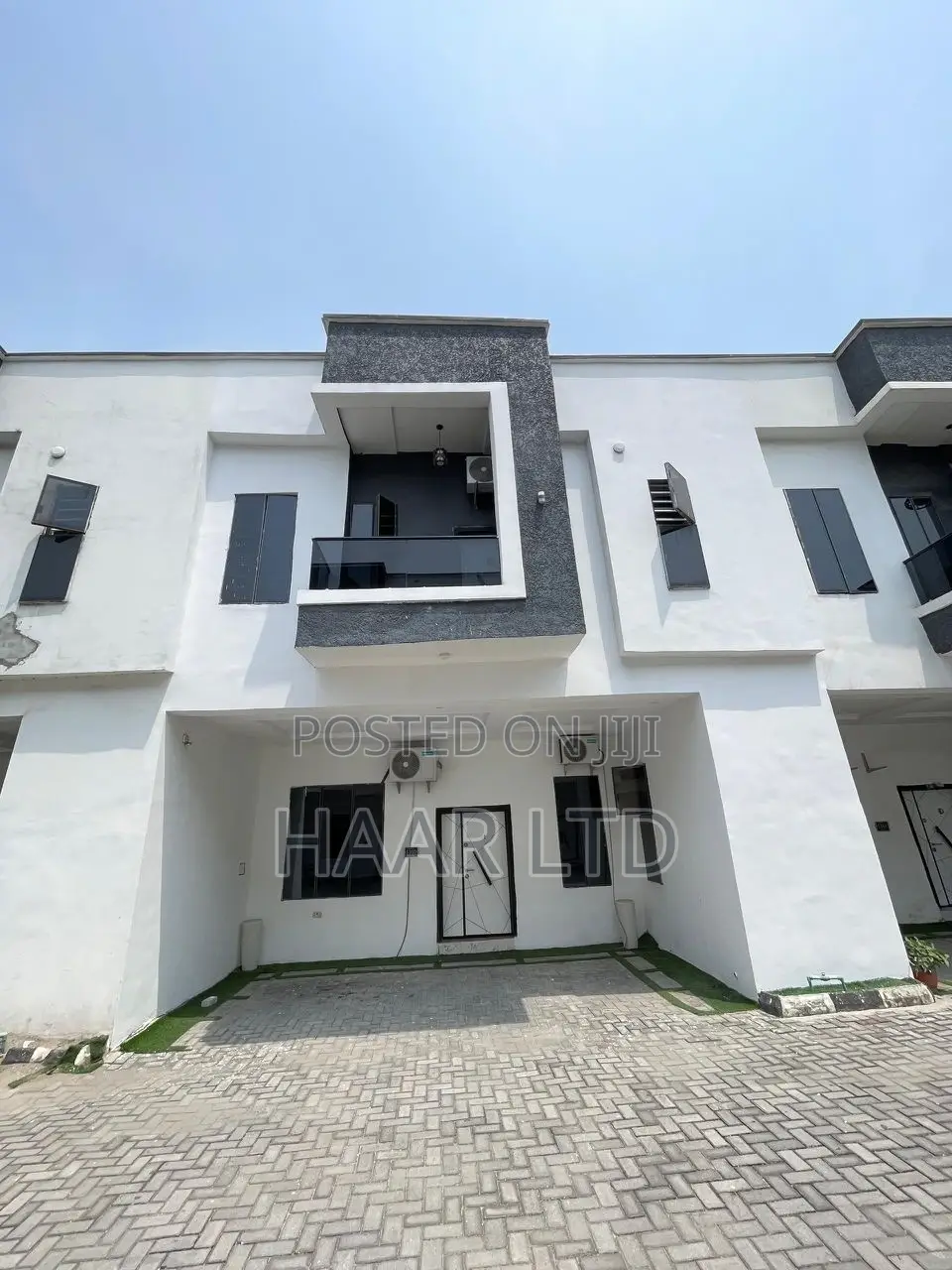 24hrs Light,Pool and Gym - Weekly Room in Lekki Phase 2