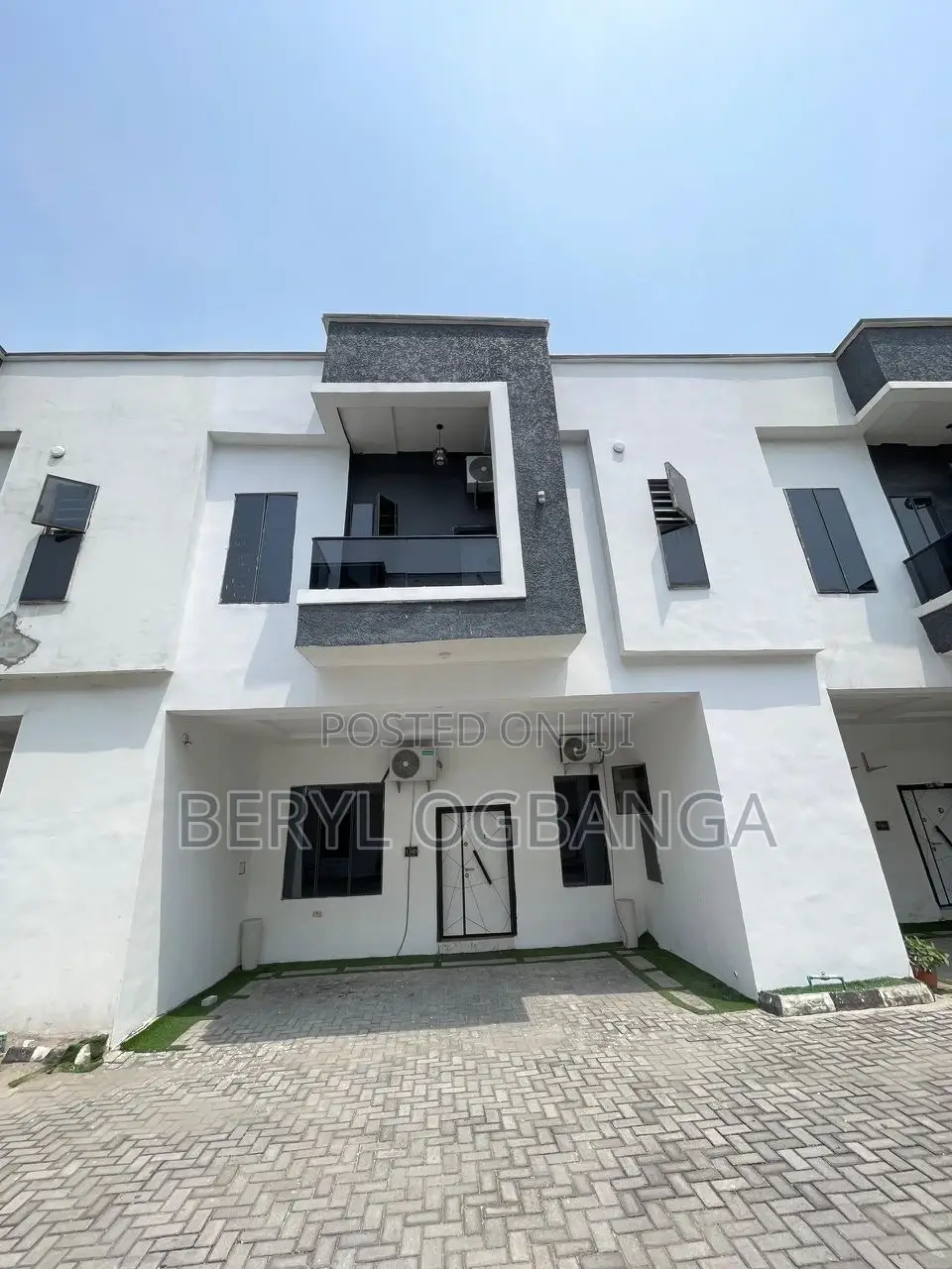 24hrs Light,Pool and Gym - Weekly Room in Lekki Phase 2