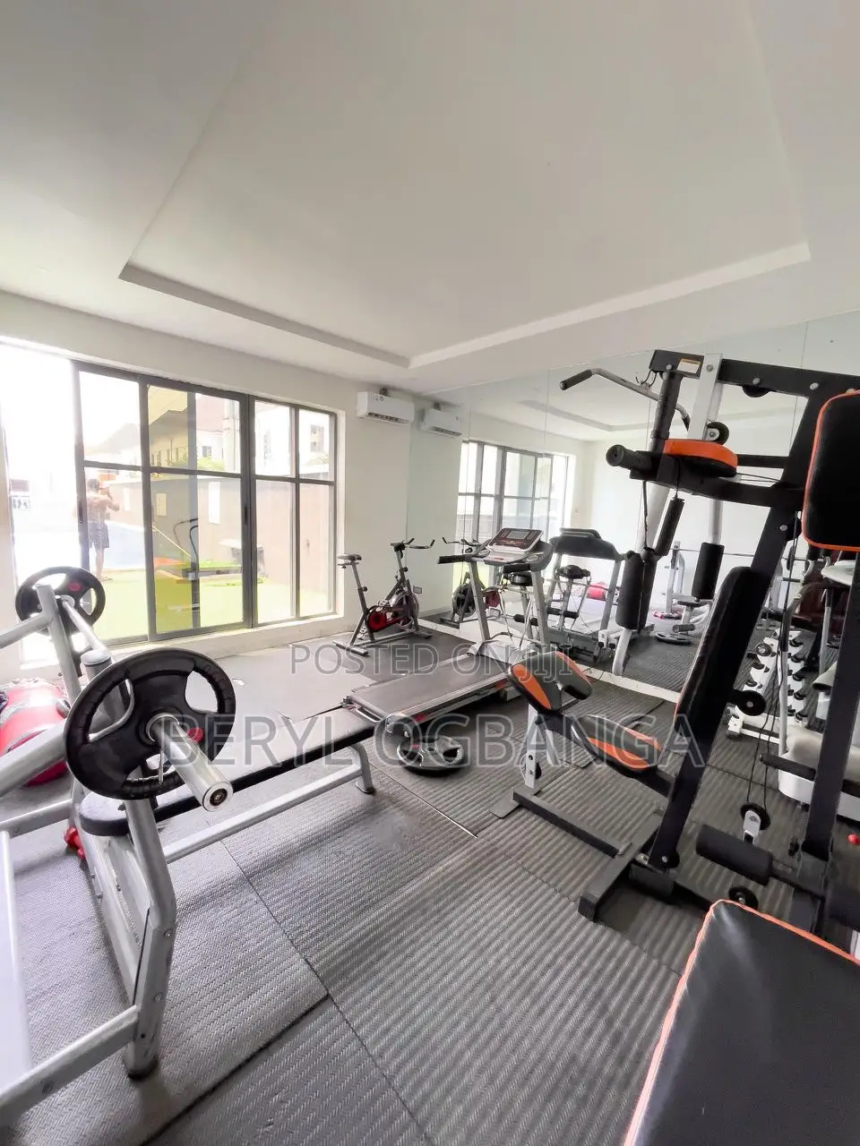 24hrs Light,Pool and Gym - Weekly Room in Lekki Phase 2