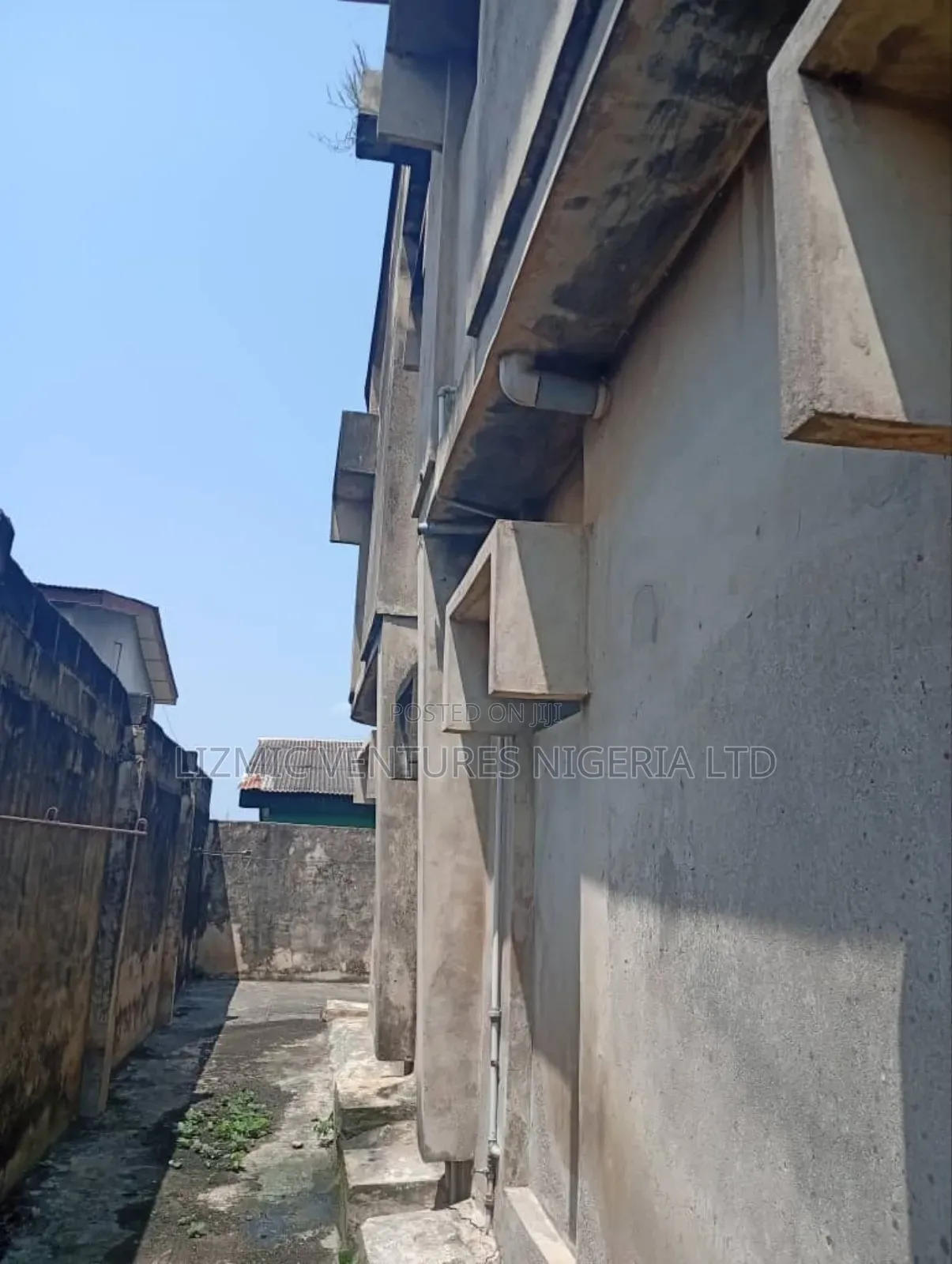 2bdrm Block of Flats in Ijegun for sale in Ijegun