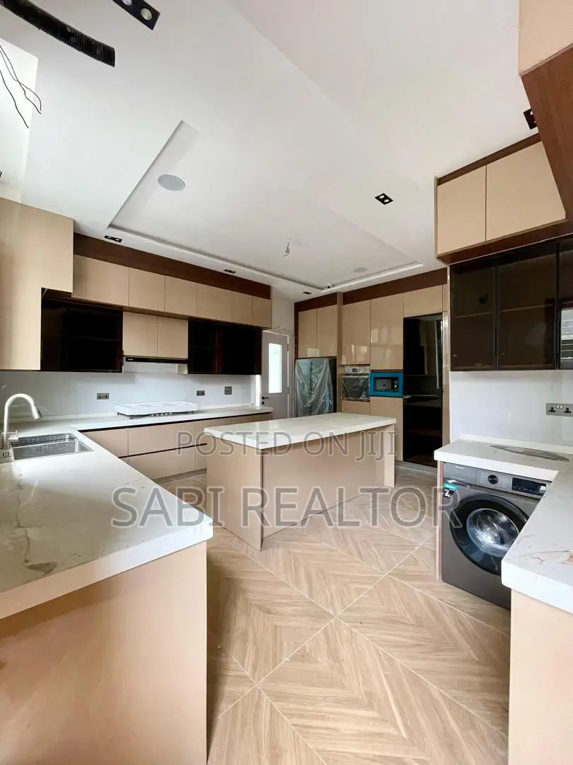 Furnished 5bdrm Duplex in Lekki Phase 1 for sale in Lekki Phase 1