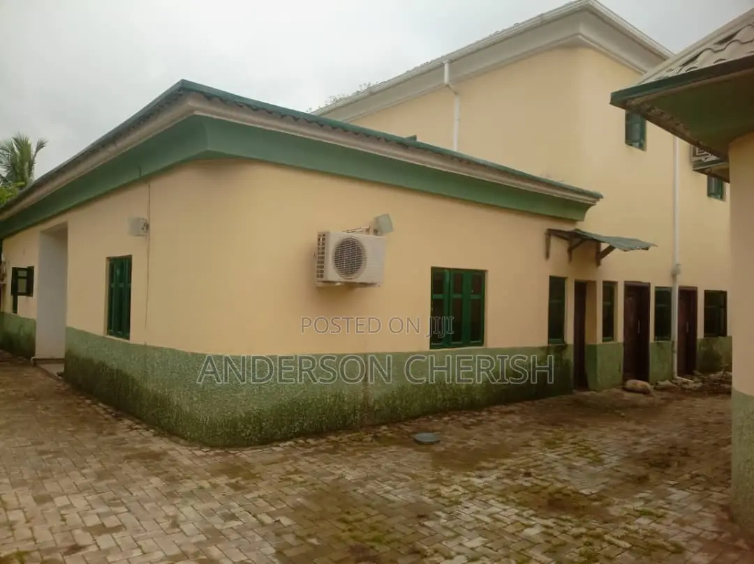 11bdrm Duplex in By Next Cash And, Jahi for sale in Jahi