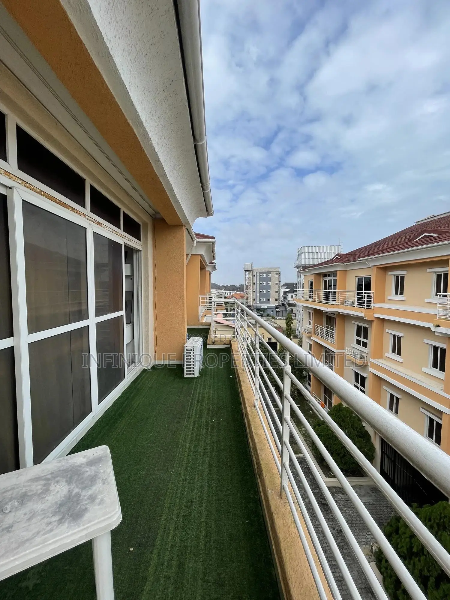 3bdrm Penthouse in Cadogan Estate, Osapa london for rent in Osapa london