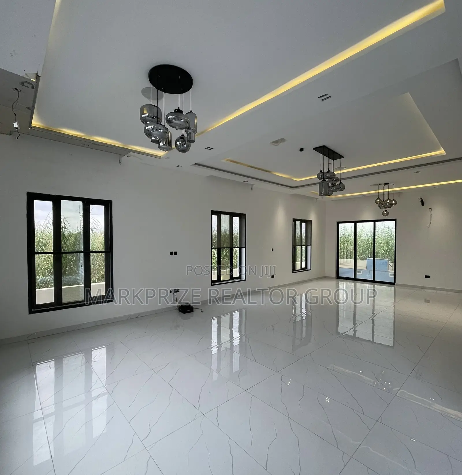 5bdrm Duplex in Chevron Lekki Lagos for sale in Chevron