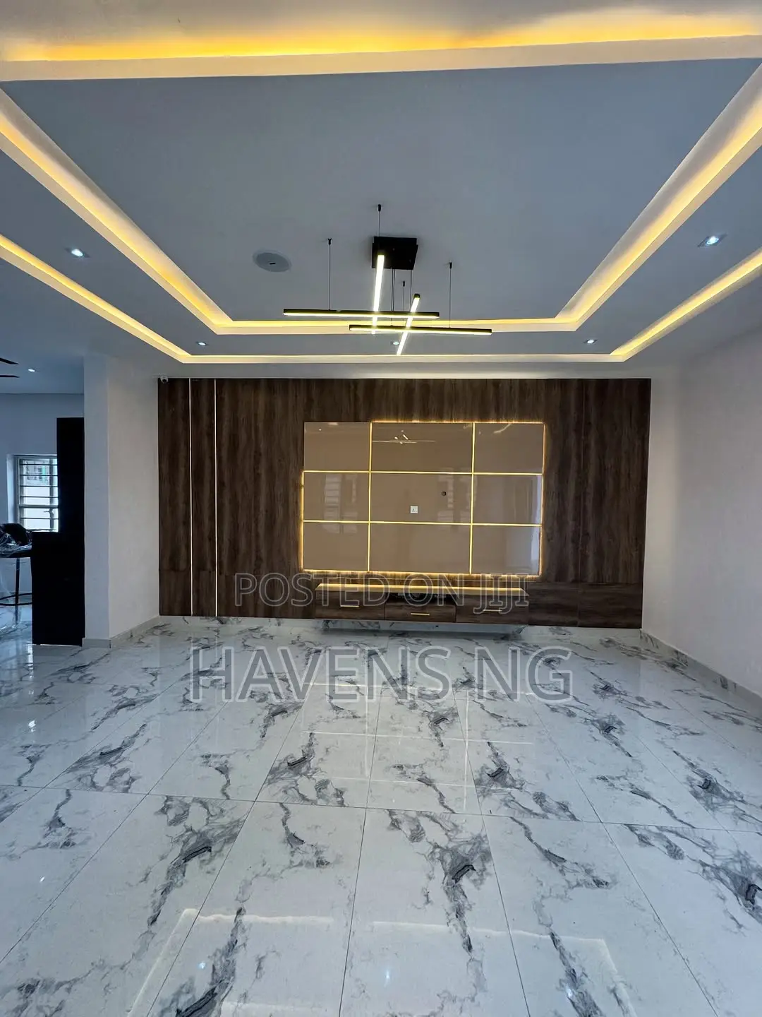 5bdrm Duplex in Chevron for sale in Chevron