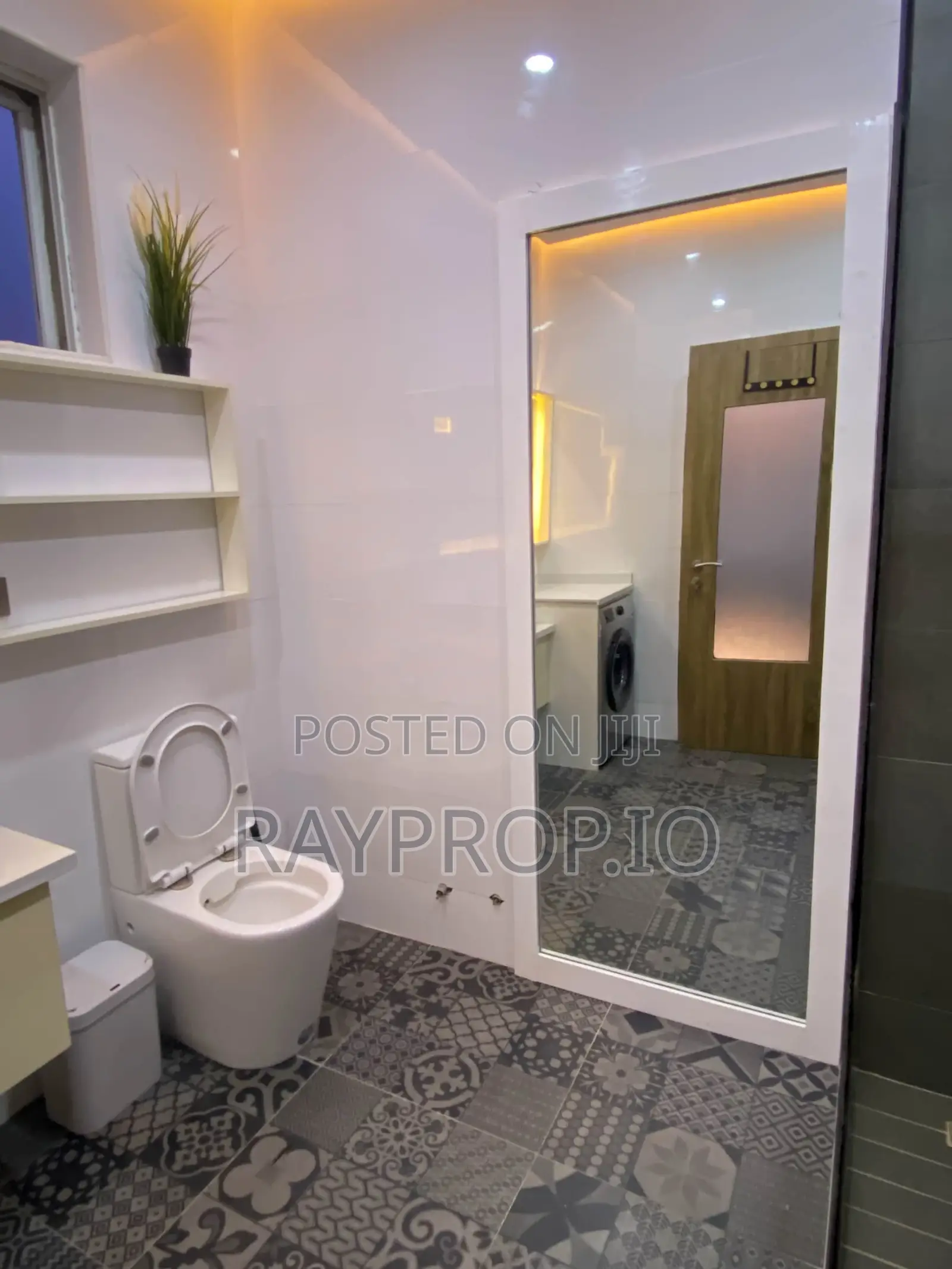319653sn - Studio Shortlet In Lekki Phase in Lekki Phase 1