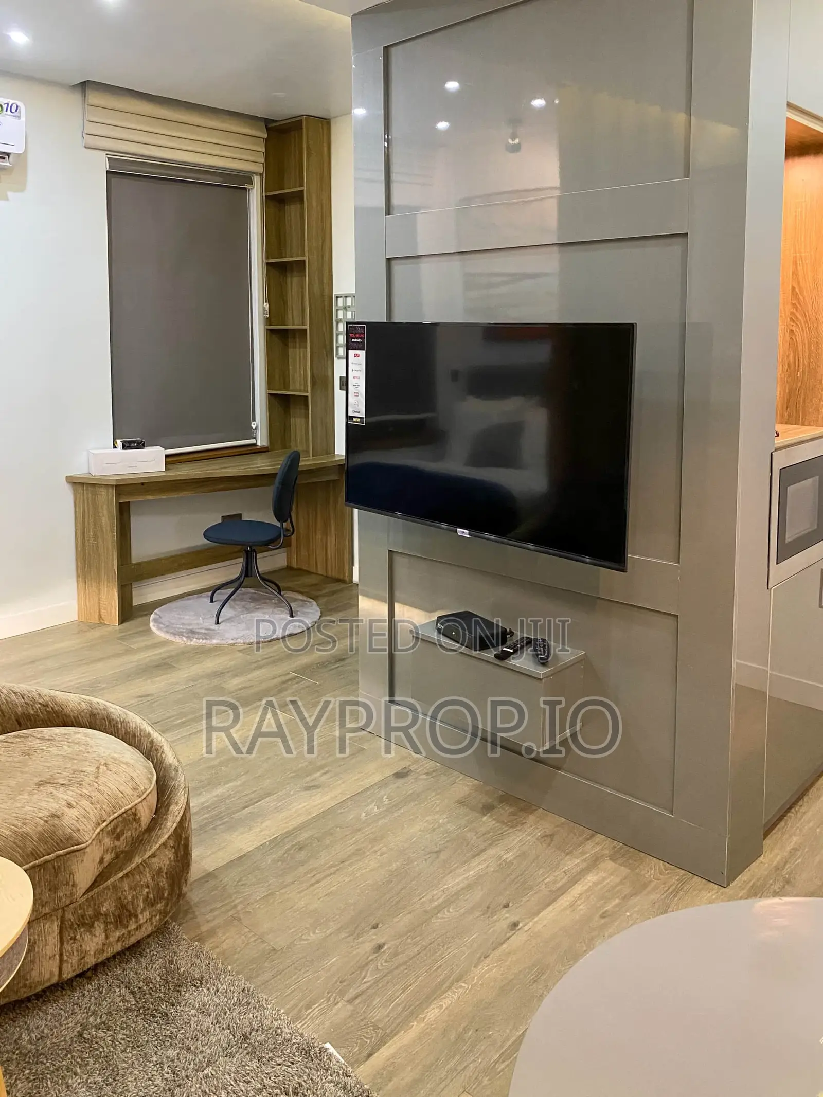319653sn - Studio Shortlet In Lekki Phase in Lekki Phase 1