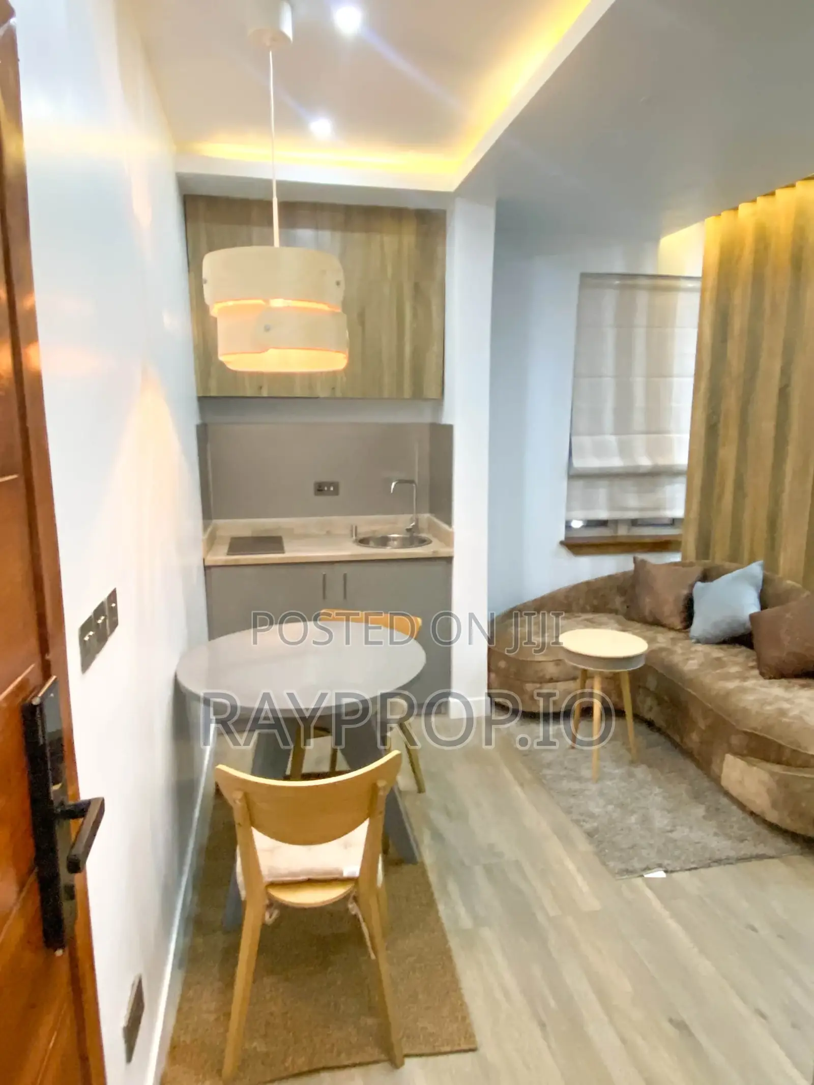 319653sn - Studio Shortlet In Lekki Phase in Lekki Phase 1